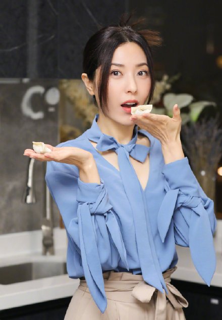 张家辉|她曾是中戏校花，三位男友都成了影帝，如今43岁依旧单身