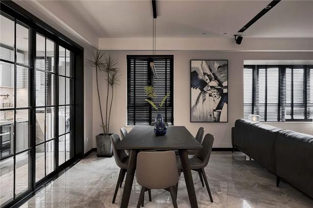 |114㎡现代，朴素简雅的空间，黑白配的设计，稳重端庄有档次