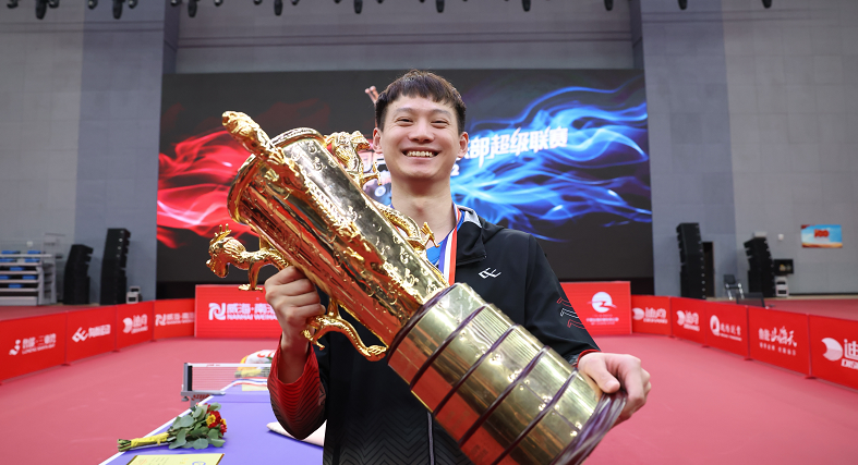 刘华体会讲体育课|热搜第一！方博退出国家队，周雨也正式退出，33岁马龙仍在坚持