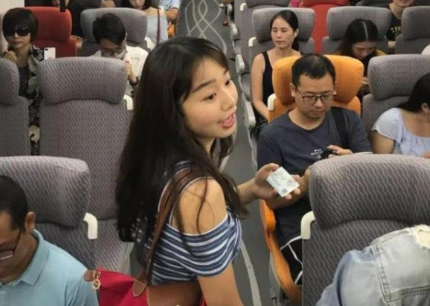 急诊室老苗|高铁上“颜控儿子”狂撩小姐姐,宝爸无奈:当我不存在?