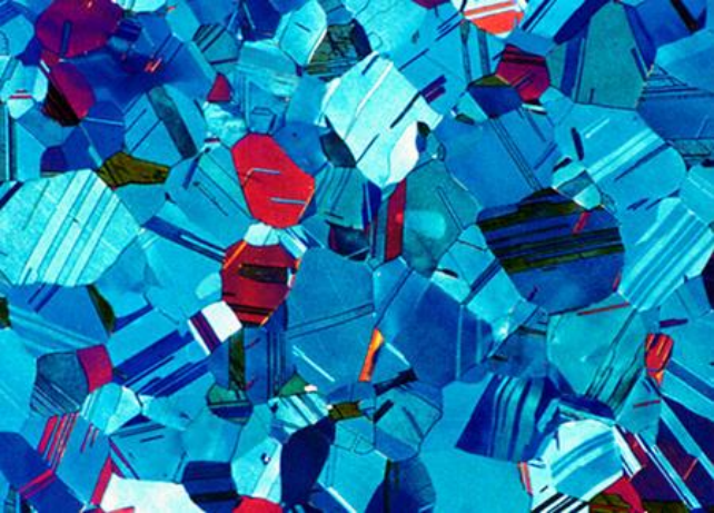 一粒沙子被放大300倍,是一个怎样的世界?科学家实验给出答案