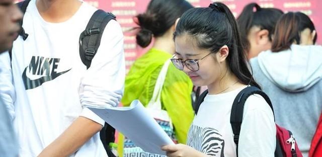 月月读唐诗|初中生迎来“好消息”，预计2023年落实到位，家长：幸好没放弃