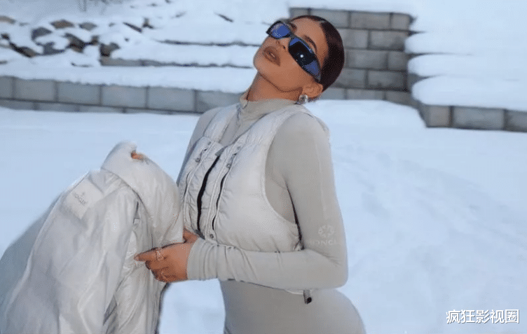 凯莉·詹娜|美国顶级名媛的奢侈生活什么样?别墅养宠物、飞机当代步