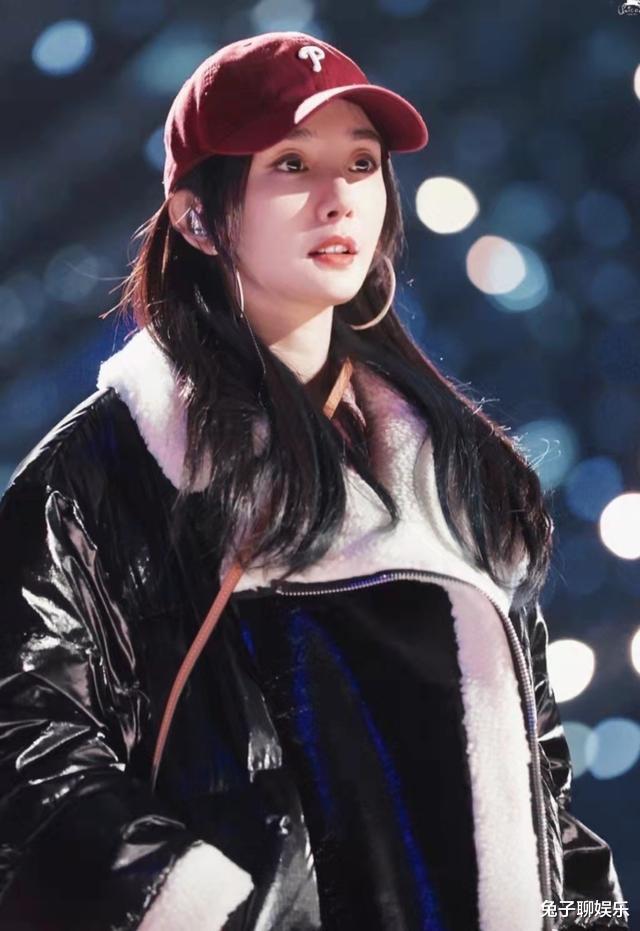 李承铉|戚薇李承铉跨年秀恩爱，杨幂周笔畅合唱秀闺蜜情，唱得难听？