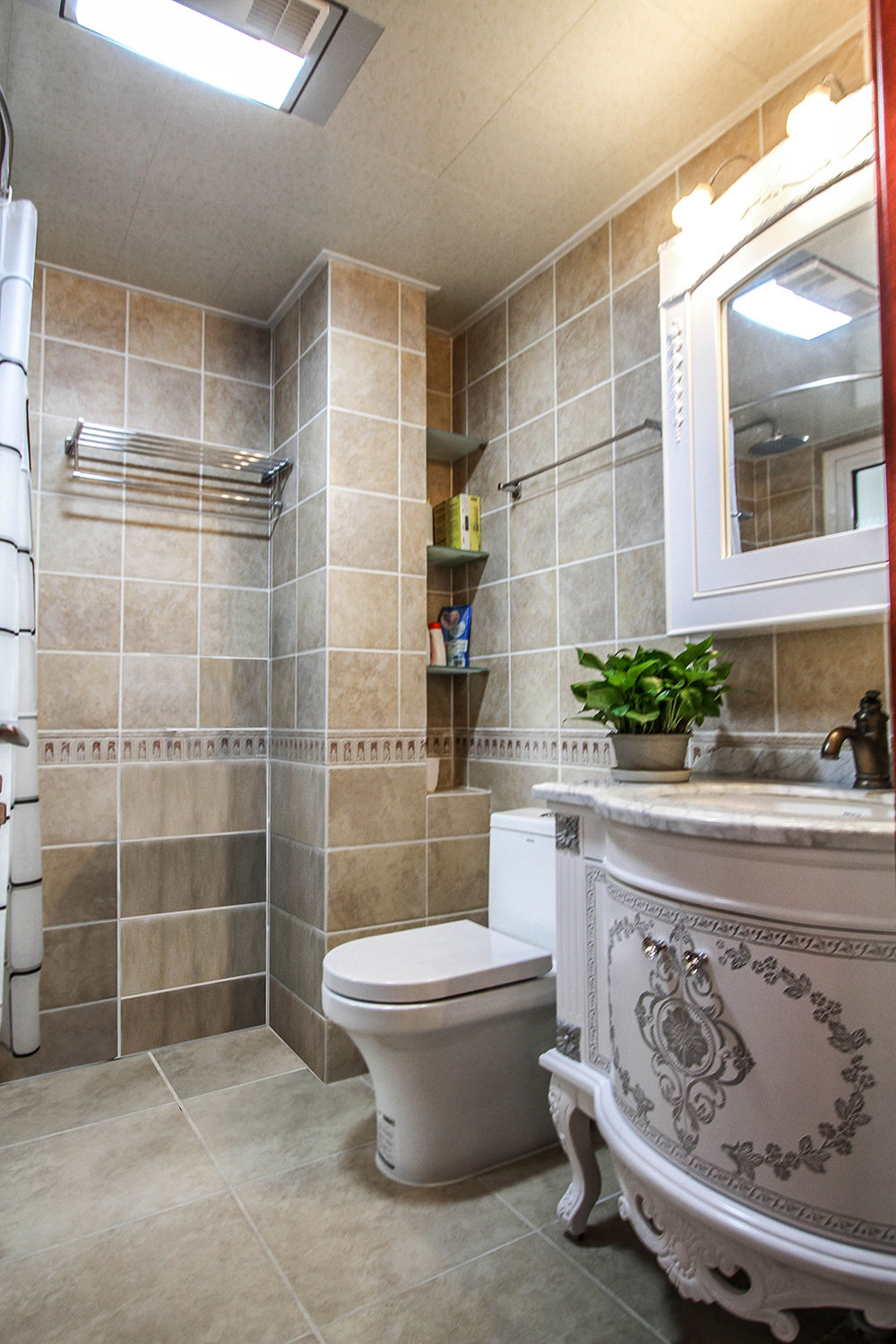 雕花美式与复古的结合，改造160平四居室，打造典雅的家居空间