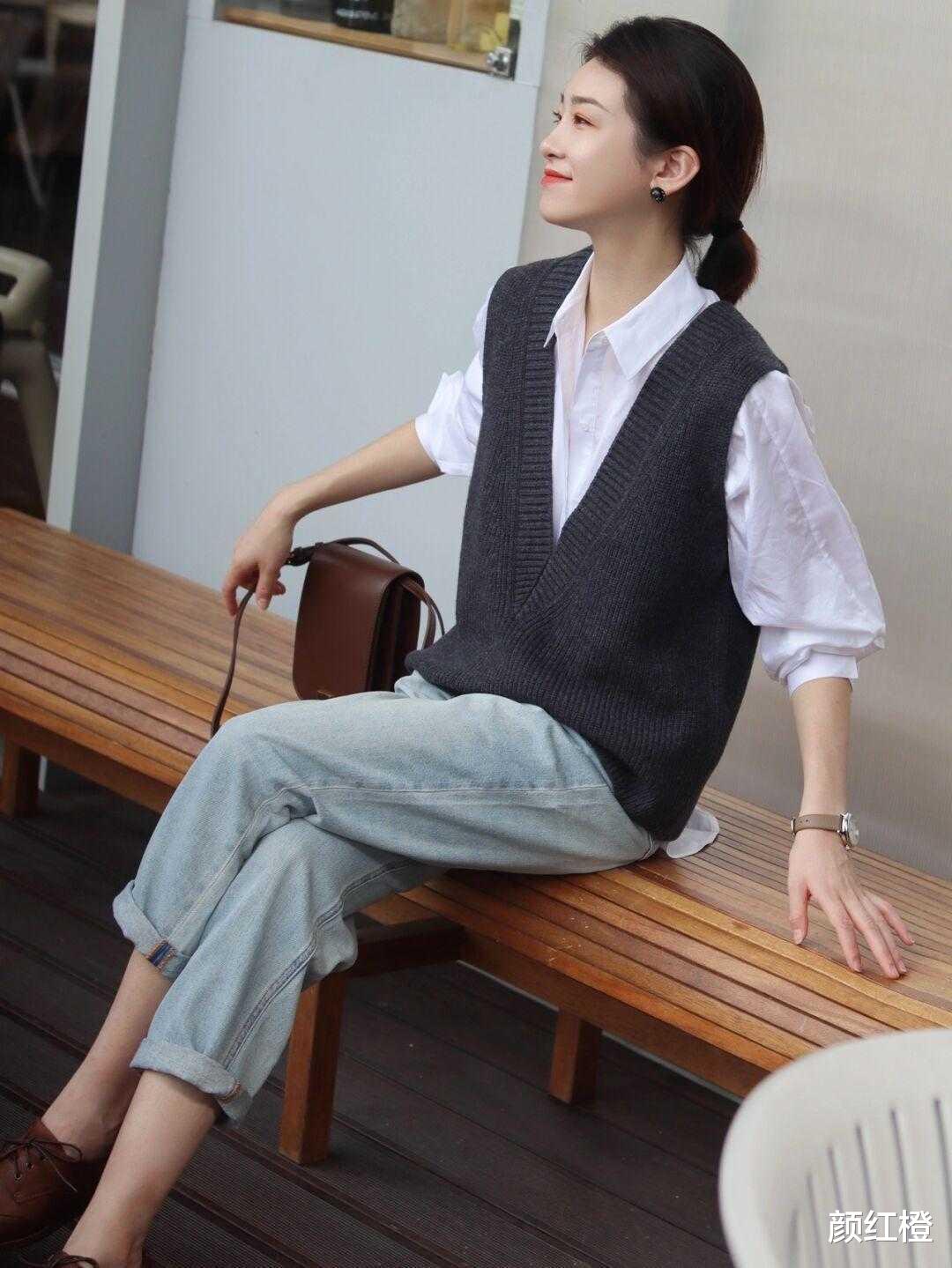 颜红橙|这才是“马甲”的正确穿法，保暖又洋气，几种搭配让你气质翻倍