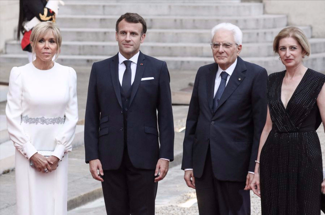 全球时尚风行|法国第一夫人整容后遗症?脸上又动手脚,满面油光红通通没恢复?