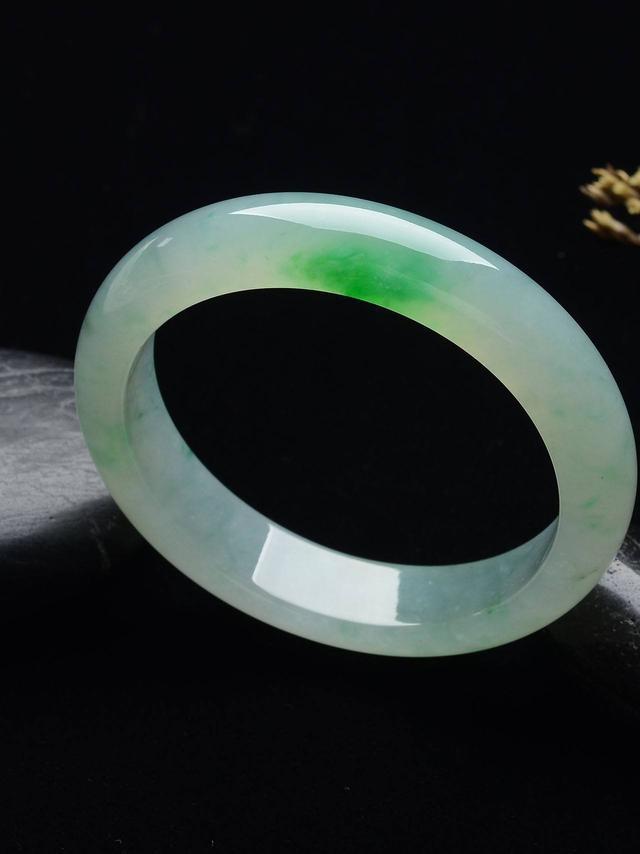 翡翠|警惕！千万别把翡翠飘藓当做飘花