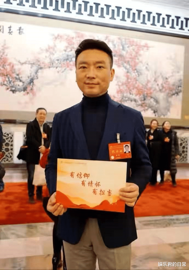 濮存昕|众星现身新闻联播！濮存昕低调，冯巩沈涛严肃，刘昊然呆萌可爱