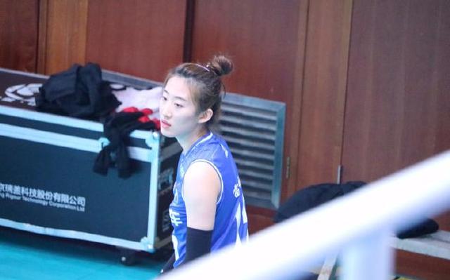 北京女排|女排二传新星彻底露馅！沉迷化妆或是主因，上海小将有望逆袭接班
