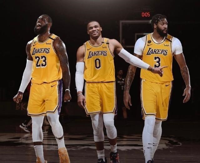 达米恩·利拉德 最后一笔！西蒙斯、比尔和利拉德构建四方交易，76人和勇士争冠