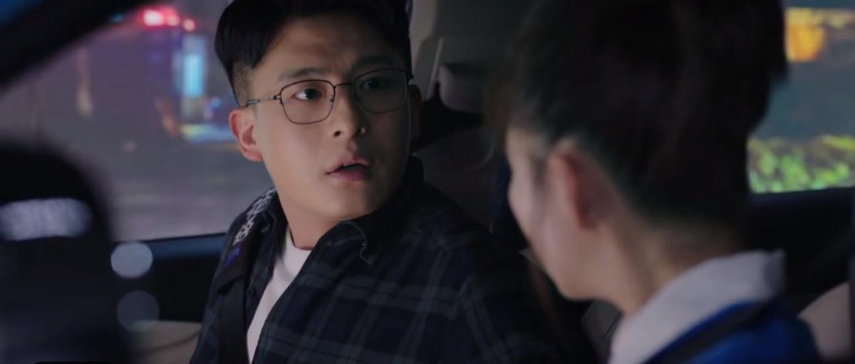 英雄岁月之王牌部队|正当《王牌部队》大爆时，央视悄悄甩出新王炸剧，才1集收视破1