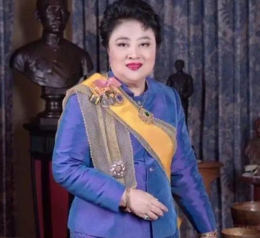 王诗槐|苏提达脖子短，诗妮娜男相化，她才是泰国王室最美王妃！