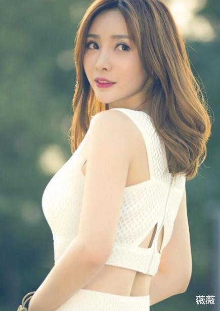 柳岩|被柳岩“鸡蛋臀”迷住了，超模衣服也敢原样照搬，女生看了都心动