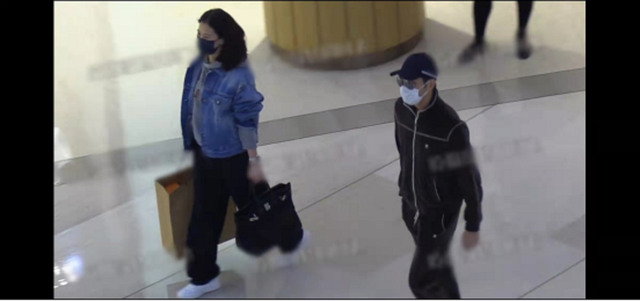 袁咏仪|张智霖又携爱妻购物!袁咏仪买包太欢喜,明星夫妇生活质量真高