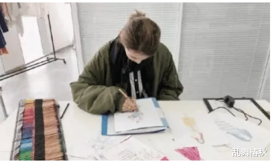 乱舞椿秋 她是变形计里的“巨婴”，16岁还要亲妈喂饭吃，如今蜕变成设计师