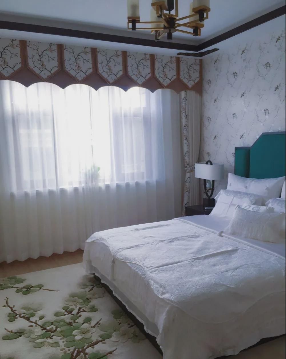 父母准备的婚房忍不住拿出来晒晒，一进门看到客厅女友就不淡定了