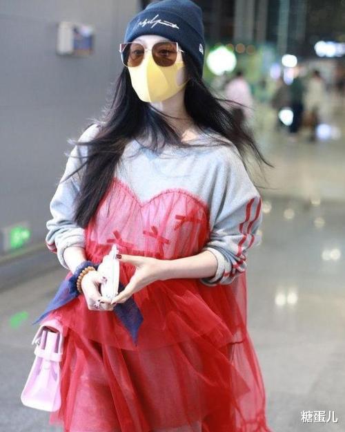 范冰冰|范冰冰没钱请团队包装？身材膀大腰圆似中年大妈，腿还短了一半！