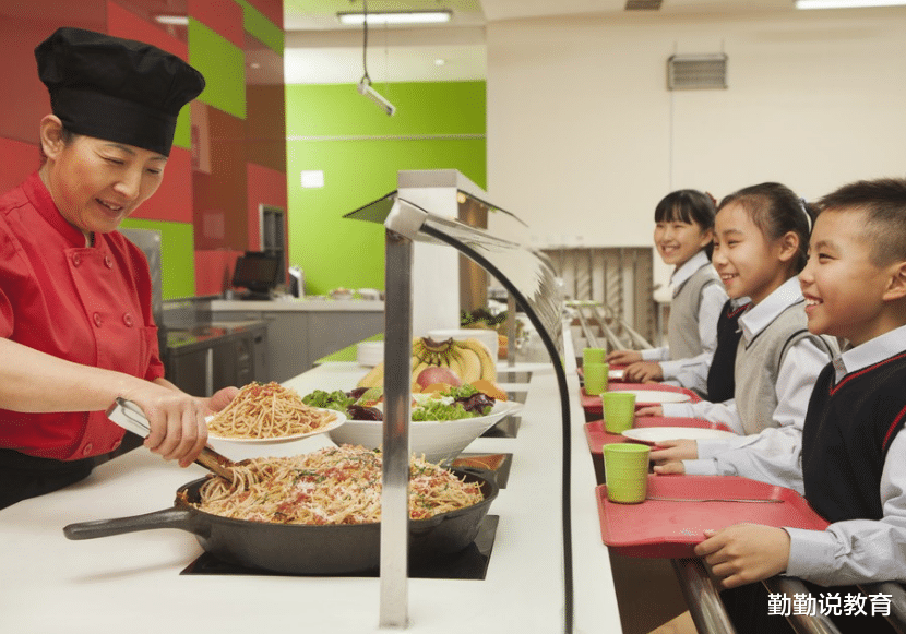 教育部|?新任校长规划学校食堂，全程喊话霸气硬核，网友：建议全国推广