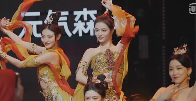 谢霆锋|许佳琪绝美敦煌舞，全程高光闪耀，陈伟霆有格局，避免抢戏很暖心