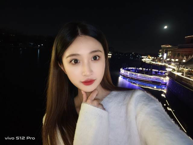 vivo|为了改变直男取消前置摄像头的想法，vivo在证明“自拍”的必要性