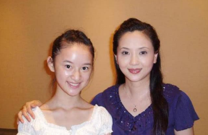 周迅|她是国家一级演员，为去世丈夫守寡13年，如今53岁嫁周迅恩师