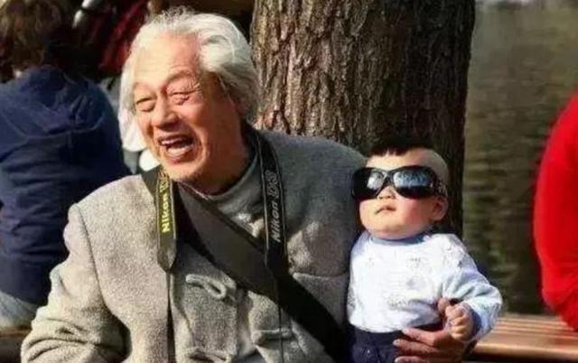 全能辣妈plus|新生儿“头一抱”很“挑人”，这3种至亲的人也不能碰，希望家长知晓