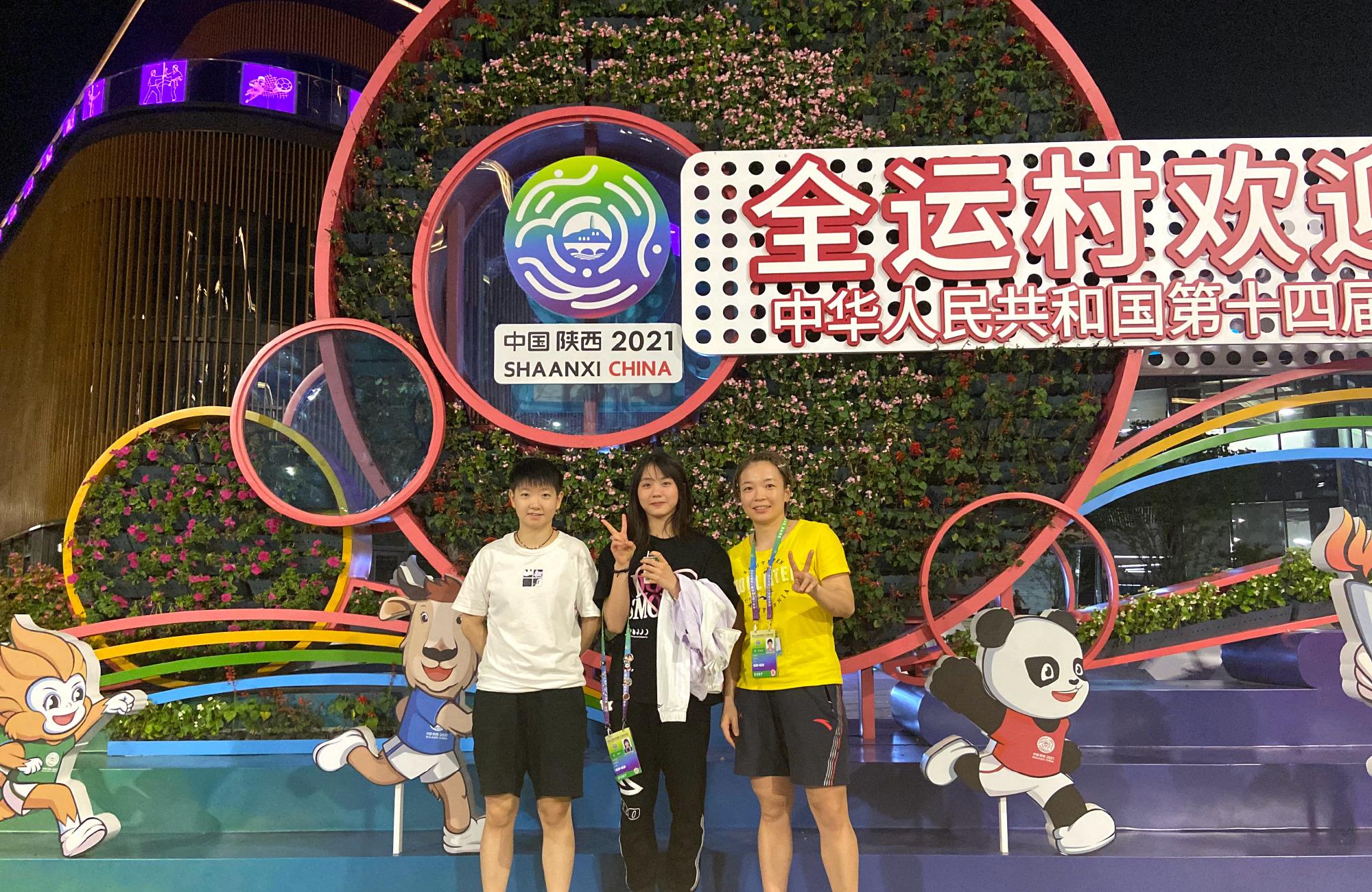 杨幸幸聊奇闻|奥运冠军大聚会！孙颖莎搂肩管晨辰，合影陈芋汐，国羽名将喊师父