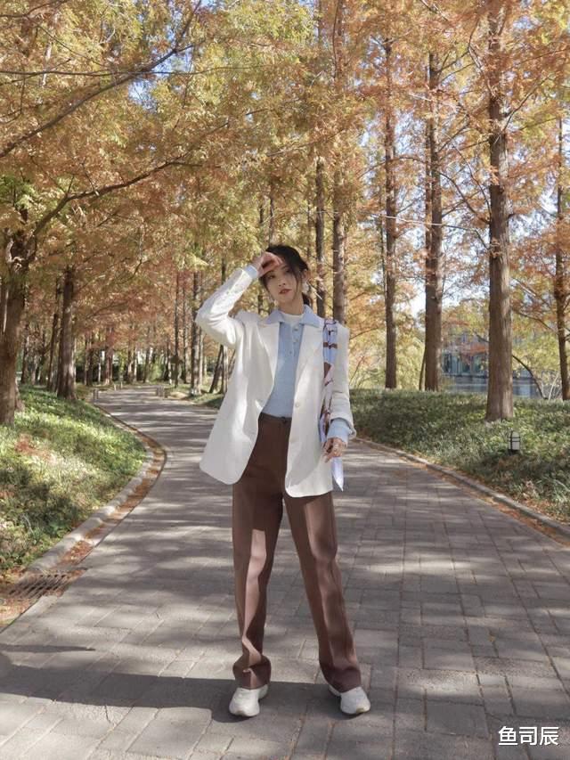 鱼司辰 入冬以后别穿裙子腿太冷了，今冬流行这几款裤子，简约大方有气质