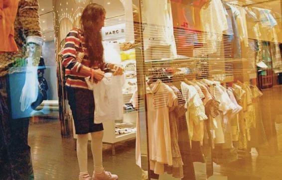 何超英|赌王最美千金：从接班人变疯癫，死后竟连一块墓碑都没有