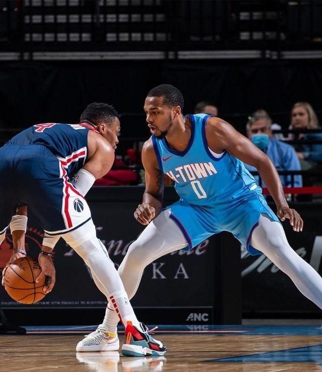 火箭隊|恭喜瓊斯！恭喜布朗！火箭雙核確定輪休，有望打破雄鹿三分球紀錄