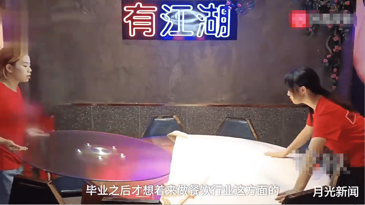 大学|长沙2名大学毕业生在餐厅洗虾，月工资5000元，网友直呼：太掉价