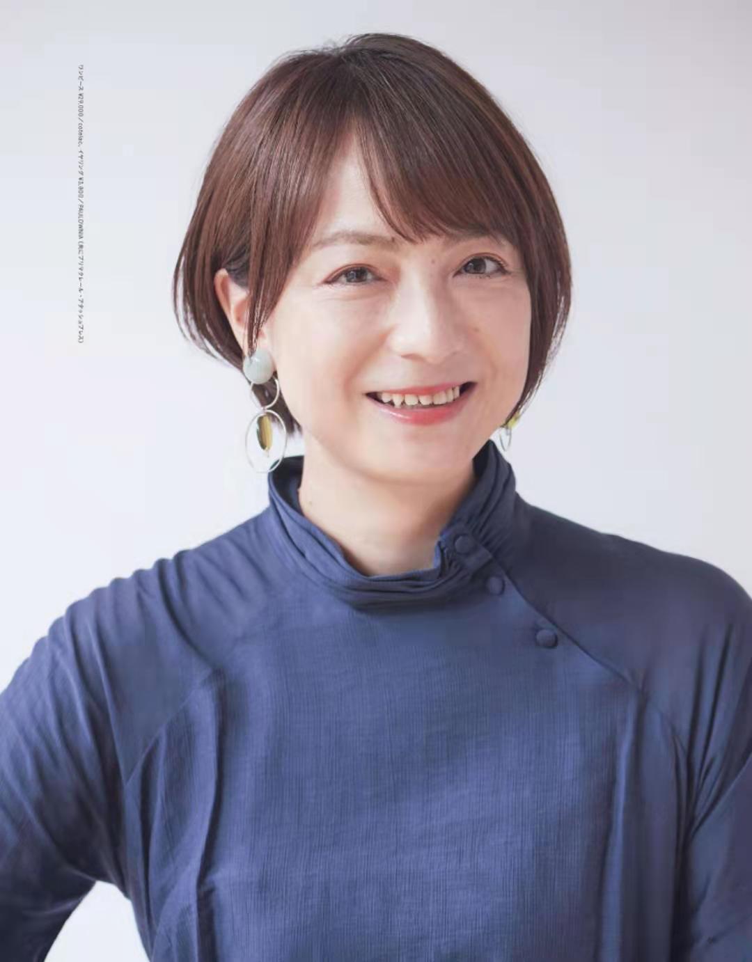 发型 选对发型不显老，给中年女性做发型三个建议：棕色、柔卷、低层次