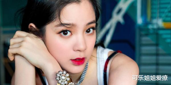 欧阳娜娜|欧阳娜娜接拍内衣广告，犹抱琵琶半遮面，网友：还以为是毛衣广告