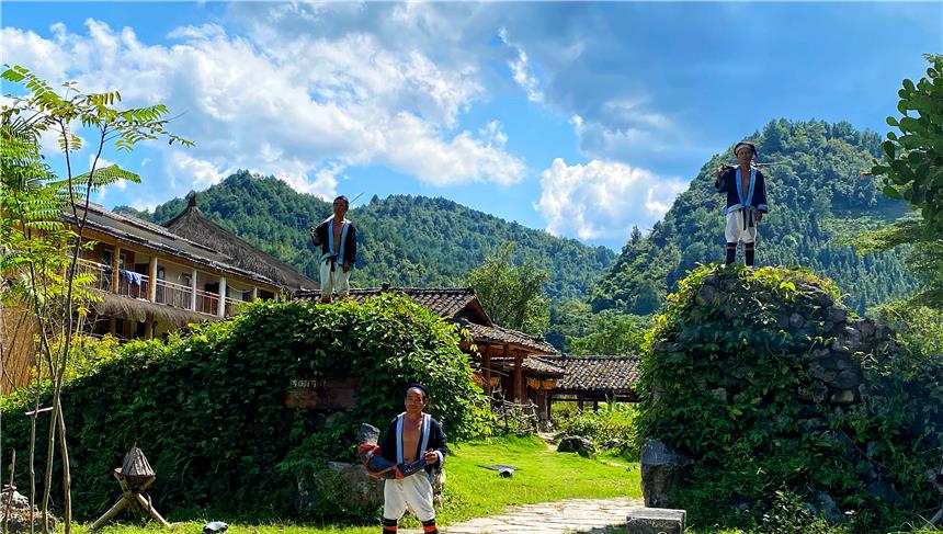 杨幸幸聊奇闻|贵州大山深处的瑶族山寨，百年禾仓群十分原生态，宛若世外桃源