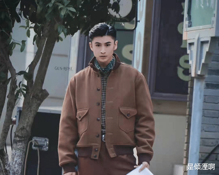 胡一天|《民国大侦探》双人路透曝光，胡一天张云龙对视一笑，粉丝：爱了