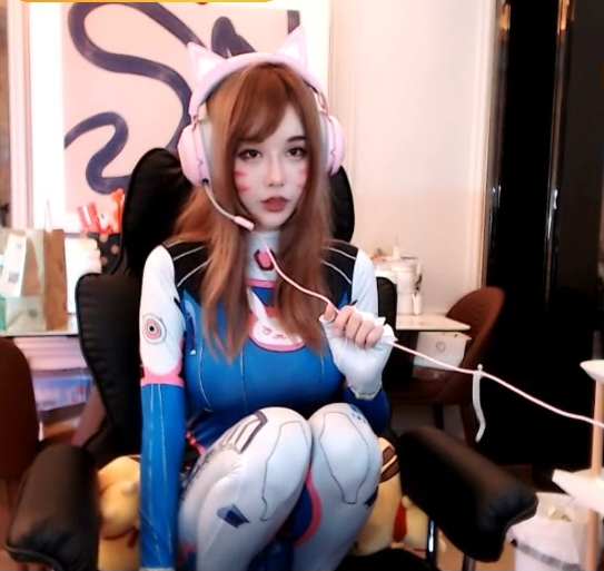 csgo|CSGO女神再放绝活！COS守望先锋DVA！粉丝狂喜：梦幻联动