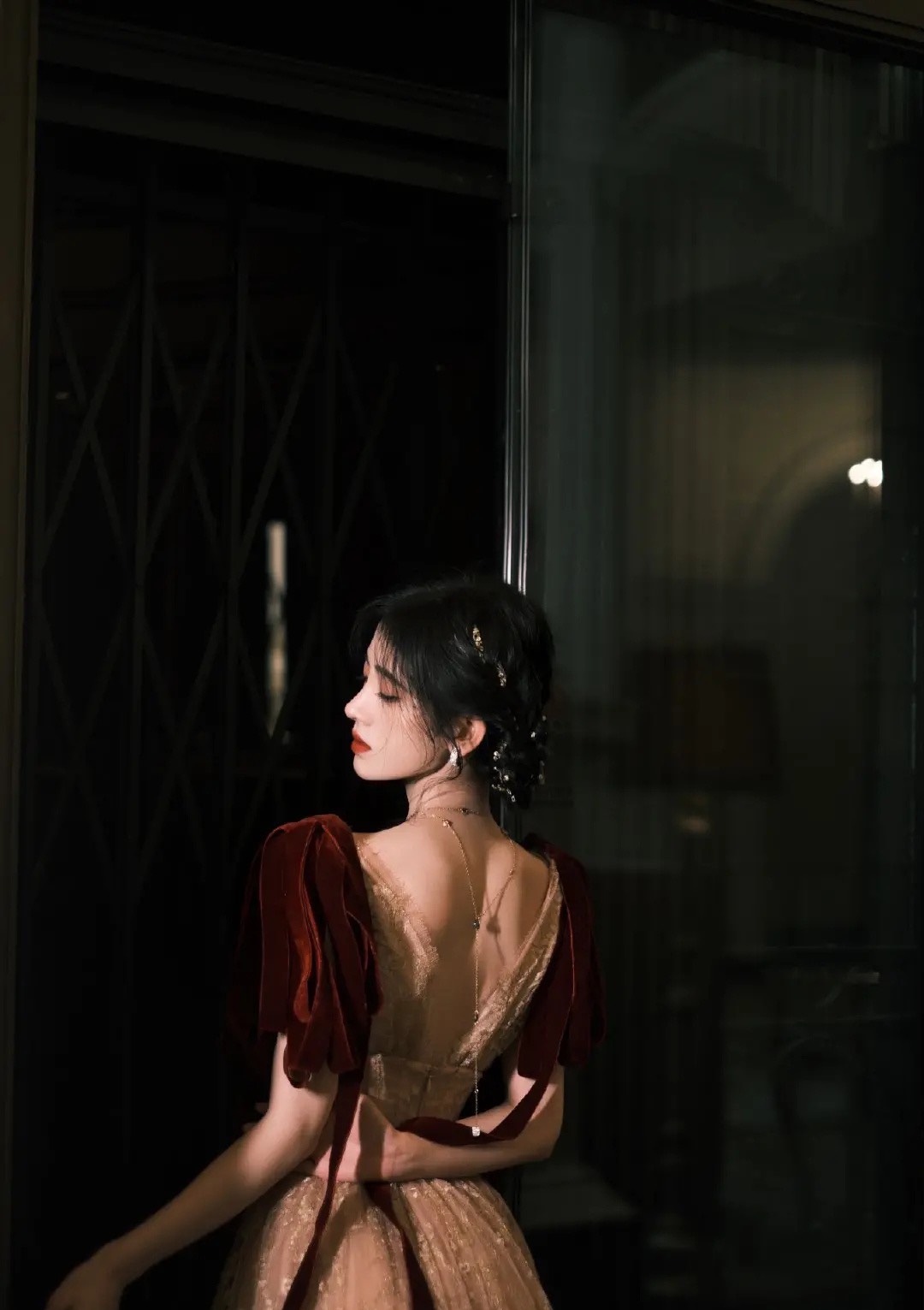 鞠婧祎|鞠婧祎造型再次封神，连发丝都做到了精致好看，靠妆造成当红小花