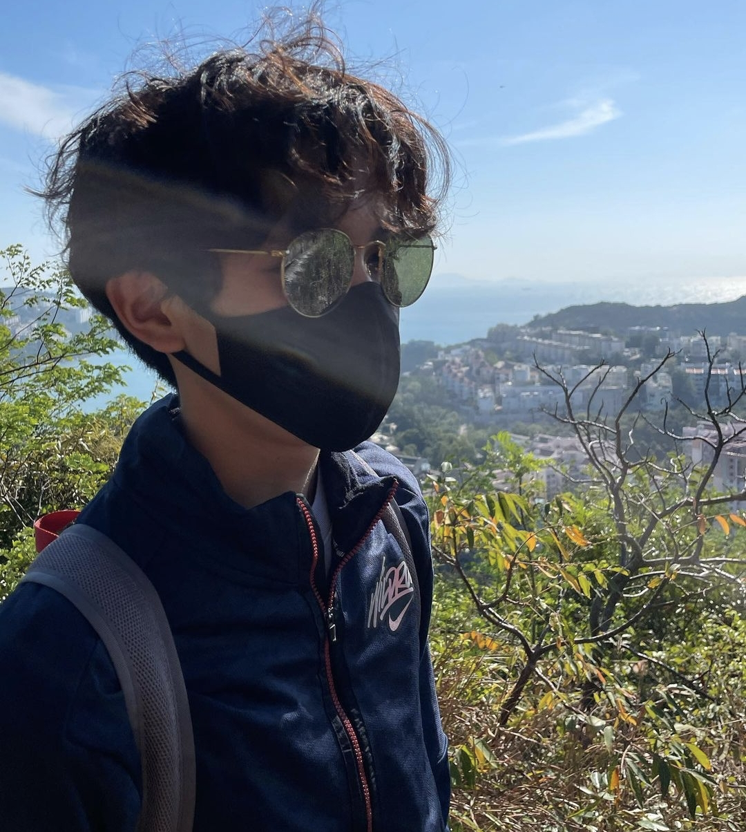 杨幂|袁咏仪儿子晒登山照，15岁魔童戴墨镜超帅气，彰显张智霖优秀基因