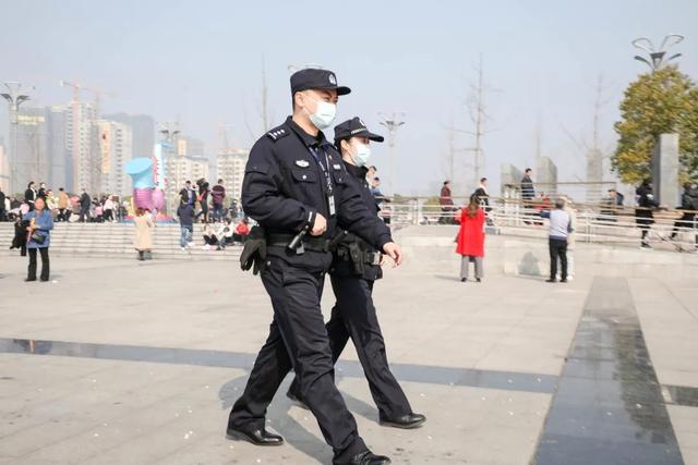 南充新闻网 「就地过年」倾听丨“双警”夫妻的新婚年