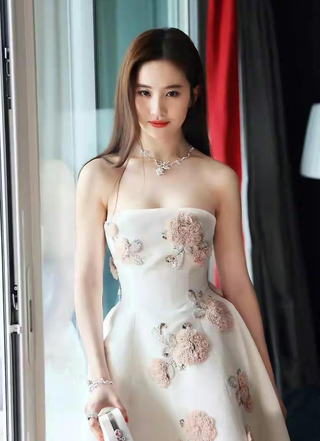 刘亦菲|人到中年的刘亦菲,比十七八岁时候的模样还好看,气质惊人