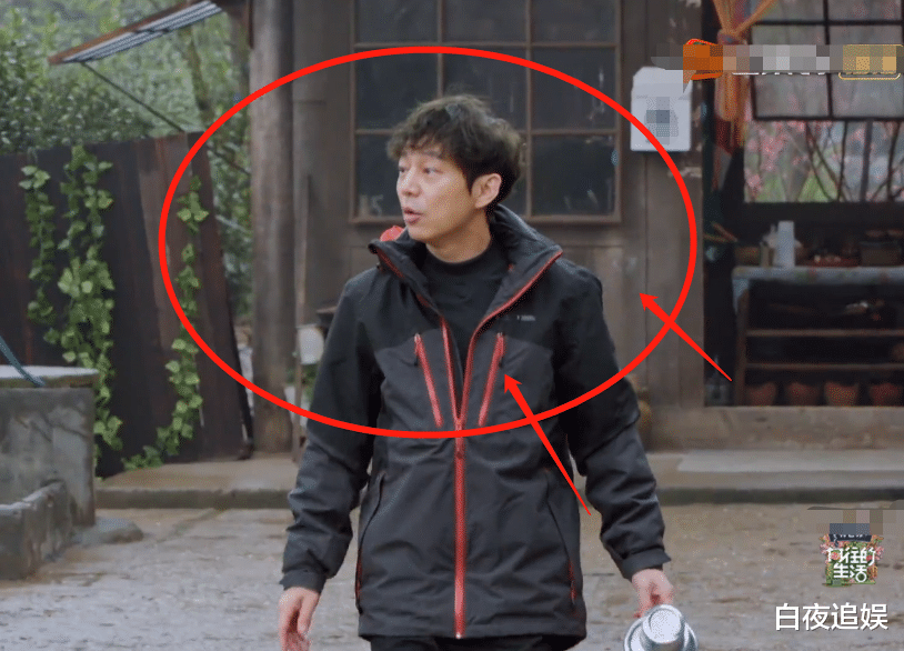 何炅|《向往5》关掉美颜，何炅刚起床就被拍，确定还是“不老男神”？