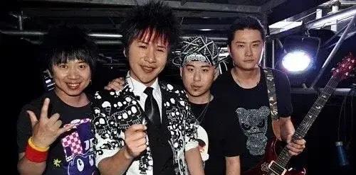 大张伟|他曾是“花儿乐队”小有名气队员，如今38岁的大张伟频上综艺