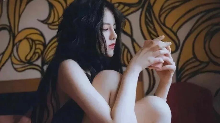 舒思雯说电影 2小时换一个?月生活费，被“养着”的女大学生的真实生活