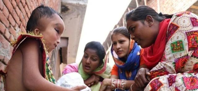 象头神 印度7岁男孩普兰舒：酷似象头神，受众人参拜，哪怕亲爹都要下跪