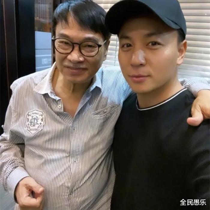 吴孟达|释小龙发文悼念吴孟达，两人曾在去年合影，如今却已天人永隔