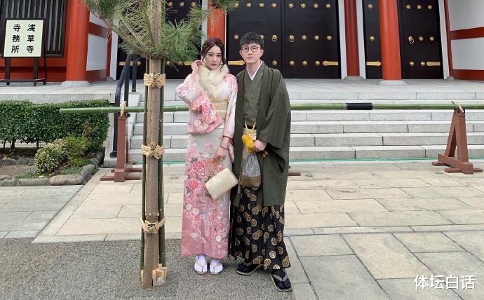 范志毅|范志毅英国籍女儿太美艳，为大7岁土豪男友庆生，二人已同居2年