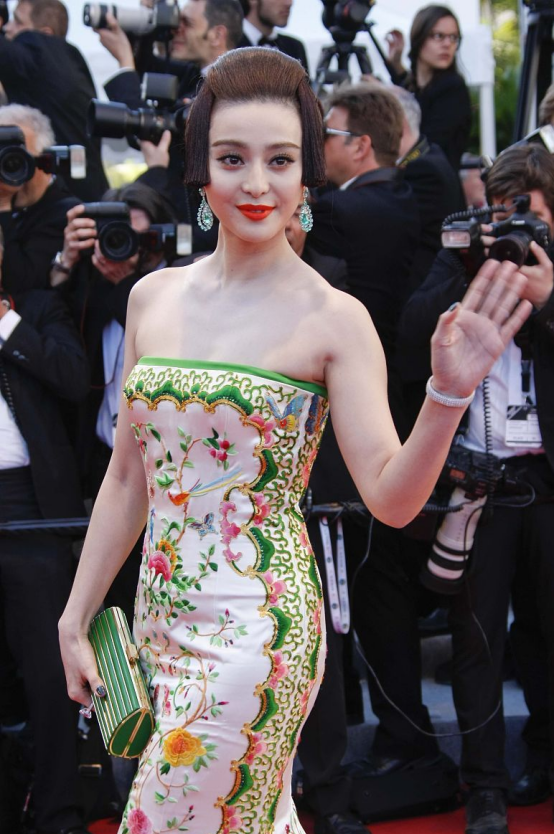 BiuFashion 走出国门的“红毯裙”太惊艳,中国风真美,范冰冰微胖不影响气质