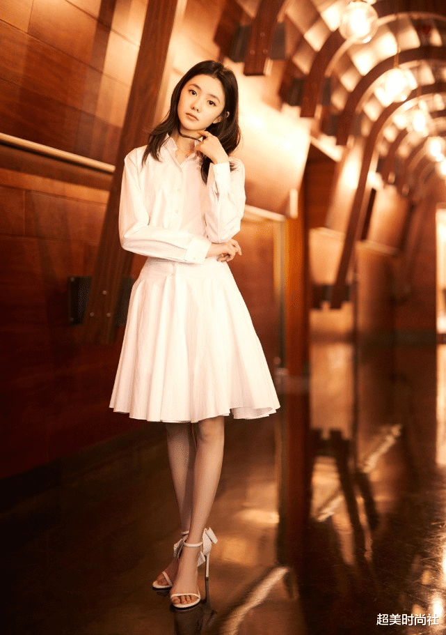 穿衣搭配|谋女郎刘浩存拍珠宝大片，梳高马尾穿黑裙显气场，网友：没气质