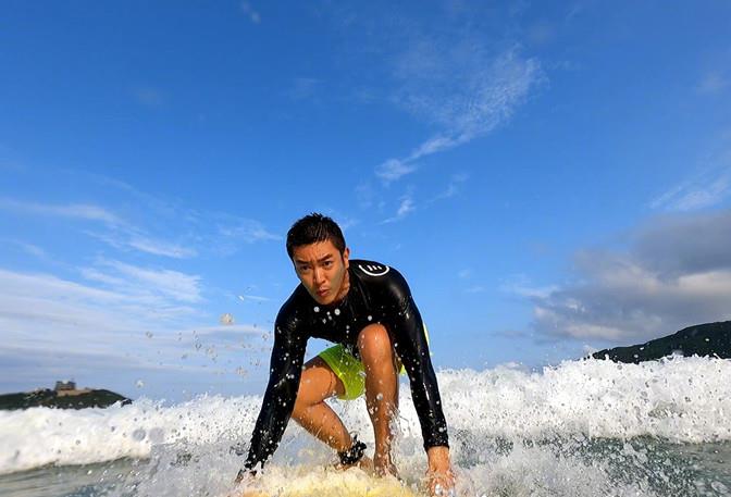 方脸妹说时尚|霍思燕夫妇逛街被偷拍，杜江穿卫衣当甩手掌柜，神秘小女孩太抢镜